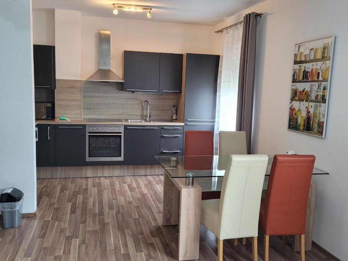 Zentral Gelegene, Sehr Ruhige Und Helle Wohnung Грац Екстер'єр фото